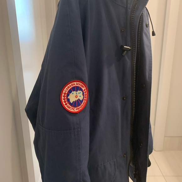 Canada Goose Bomber Jacket - Picture 6 of 8